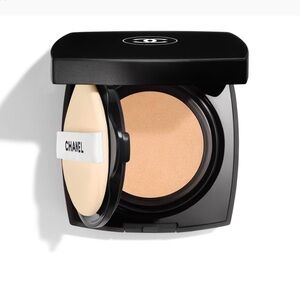CHANEL Ultra Le Teint Foundation - B20